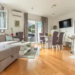 Apartment Urban Makarska