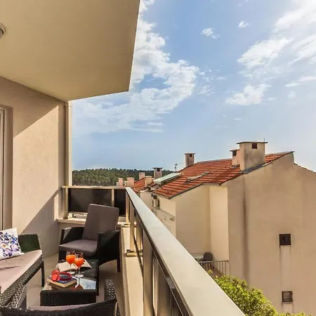 Urban Apartment *